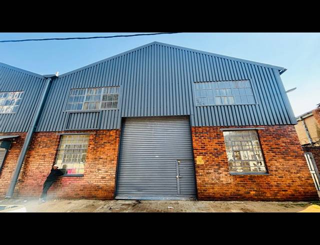350M² WAREHOUSE TO LET IN ROODEPOORT CENTRAL
